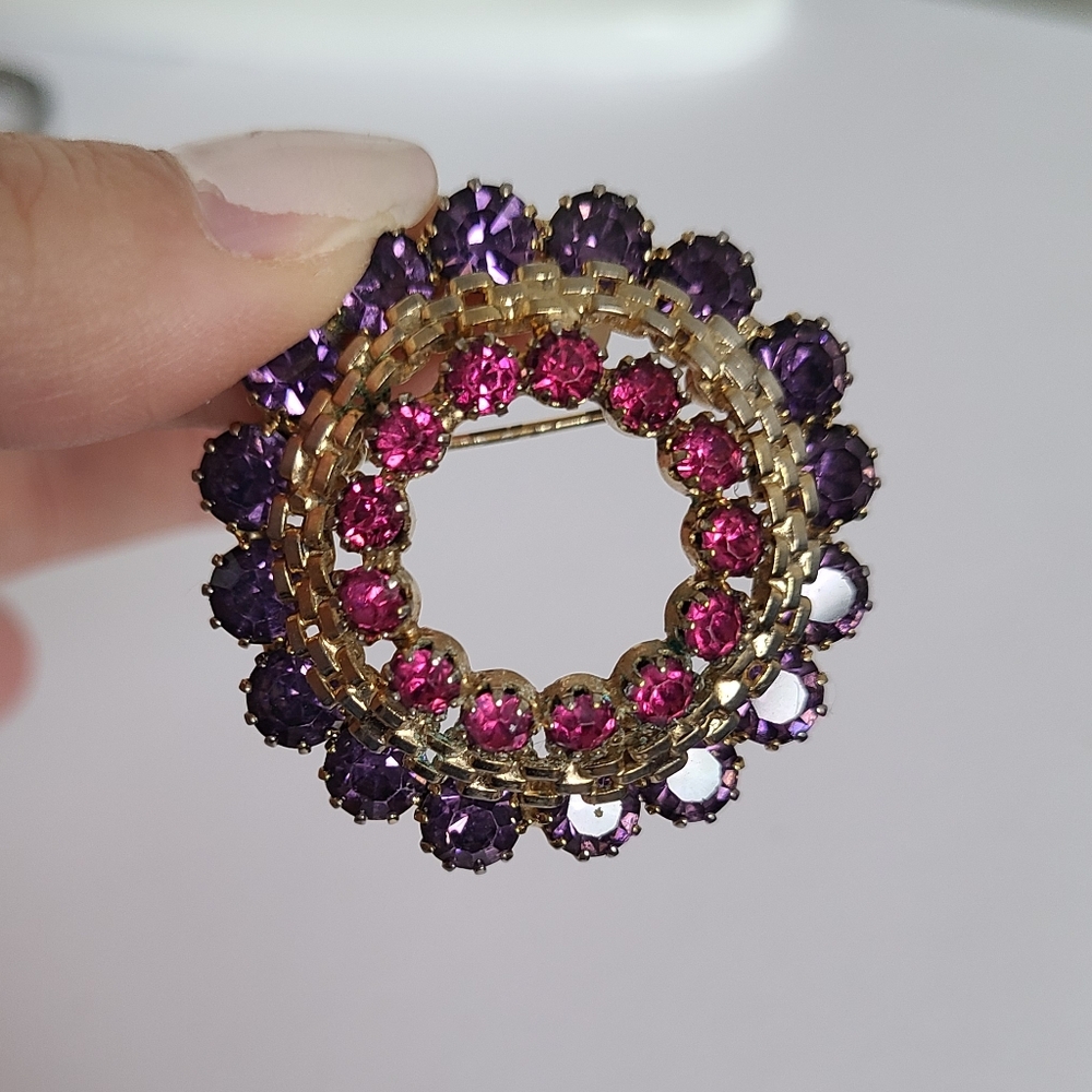 Vintage Silver Tone Purple Pink Rhinestone Round Circle Statement Brooch - Picture 4 of 7